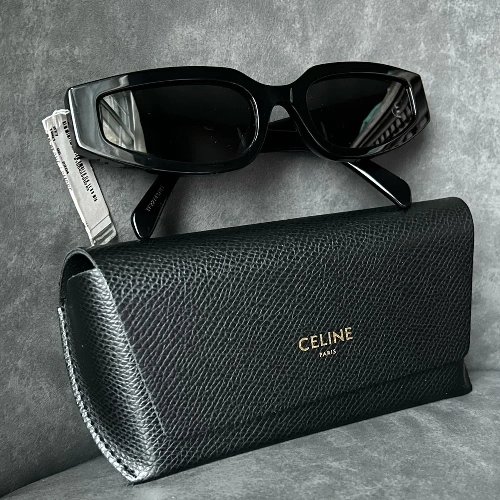 CELINE Triomphe Grey Cat Eye Ladies Sunglasses
CL40269U 01A 54 Black Silver NWT - Picture 8 of 12